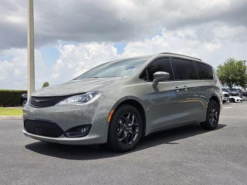 Ceramic Gray Clearcoat 2020 Chrysler Pacifica Touring-L Plus