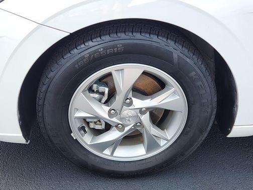 2022 Hyundai ELANTRA SE