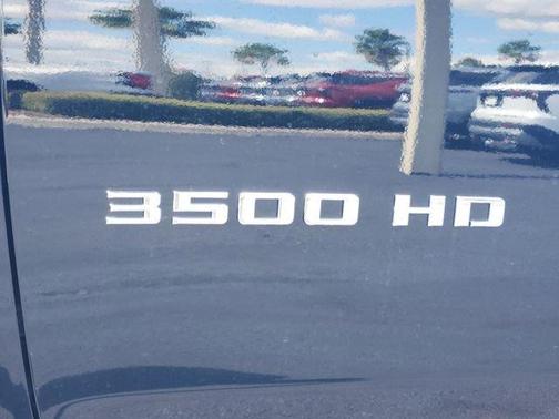 2025 Chevrolet Silverado 3500 LT