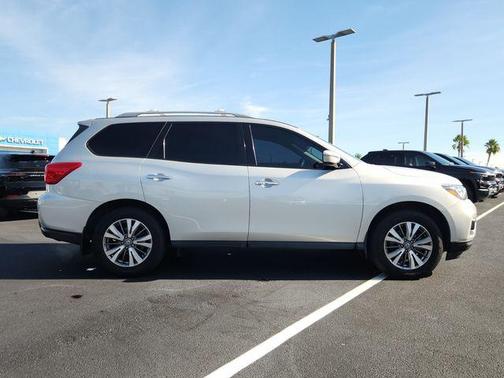 2020 Nissan Pathfinder S