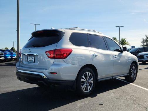 2020 Nissan Pathfinder S