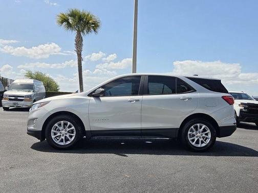 Silver Ice Metallic 2021 Chevrolet Equinox LS