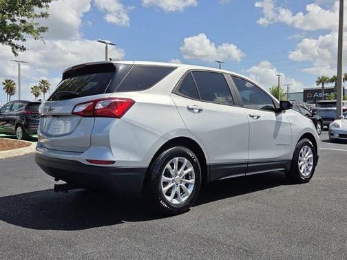 Silver Ice Metallic 2021 Chevrolet Equinox LS