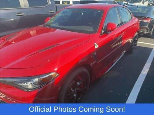 Rosso 2018 Alfa Romeo Giulia Quadrifoglio
