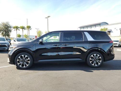 2022 Kia Carnival EX