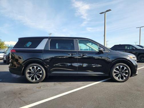 2022 Kia Carnival EX