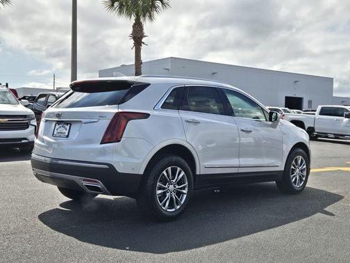2022 Cadillac XT5 Premium Luxury