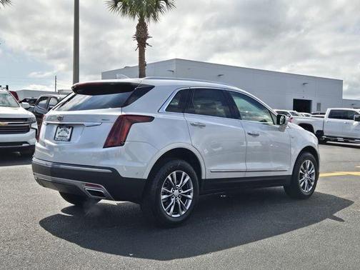 2022 Cadillac XT5 Premium Luxury
