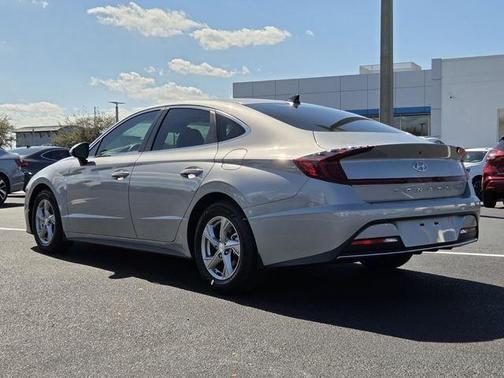 2023 Hyundai SONATA SE