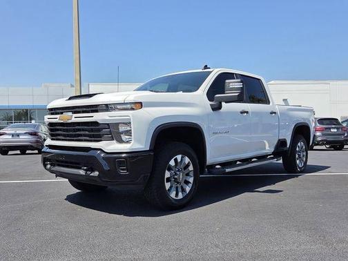 Summit White 2024 Chevrolet Silverado 2500 Custom