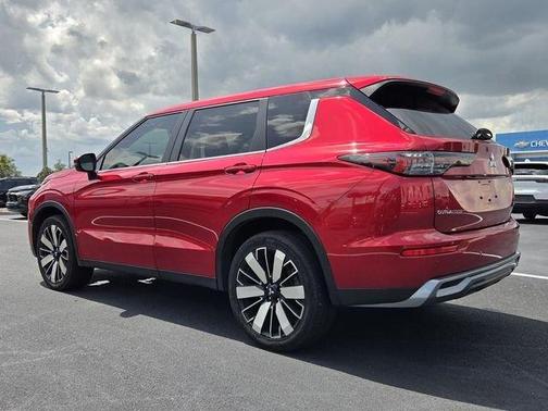 Red Metallic 2025 Mitsubishi Outlander SE