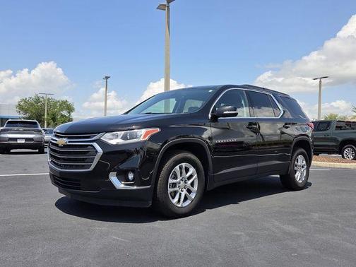 Mosaic Black Metallic 2020 Chevrolet Traverse LT Cloth