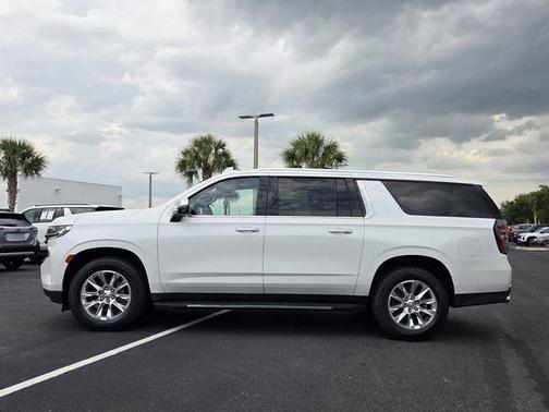 Iridescent Pearl Tricoat 2021 Chevrolet Suburban Premier
