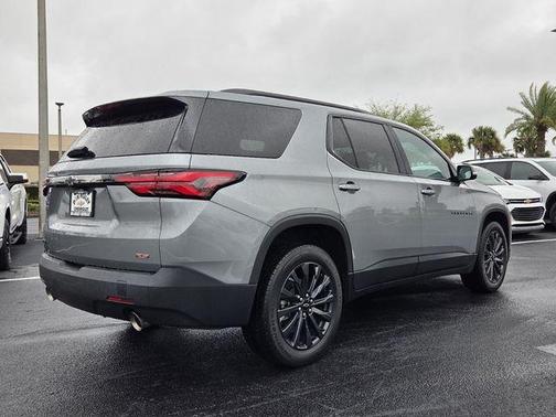 Sterling Gray Metallic 2023 Chevrolet Traverse RS
