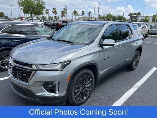 Sterling Gray Metallic 2023 Chevrolet Traverse RS