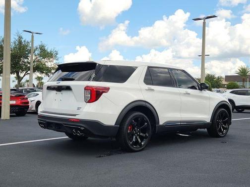 2022 Ford Explorer ST