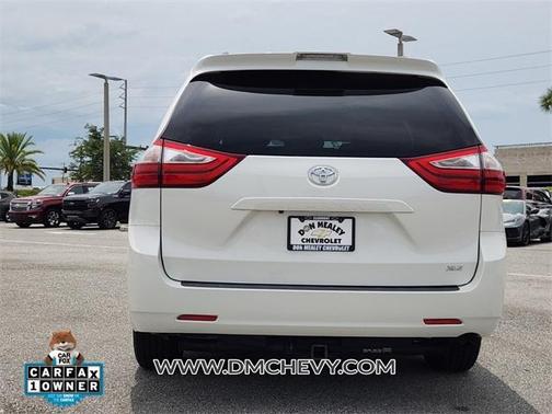 2018 Toyota Sienna XLE