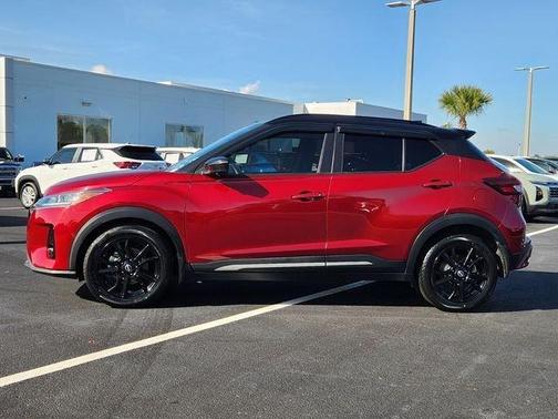 2022 Nissan Kicks SR