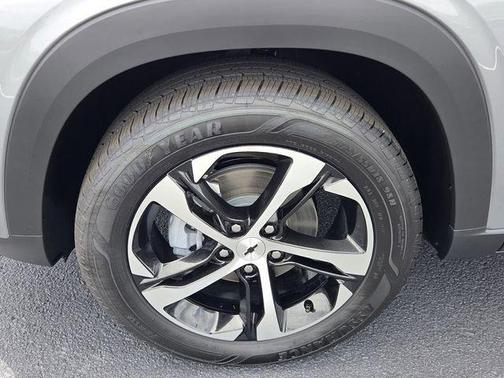 Gray 2026 Chevrolet Trax 1RS
