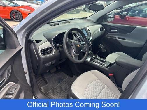 Silver Ice Metallic 2018 Chevrolet Equinox LS