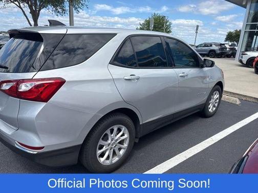 Silver Ice Metallic 2018 Chevrolet Equinox LS