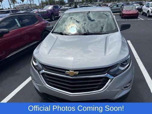 Silver Ice Metallic 2018 Chevrolet Equinox LS