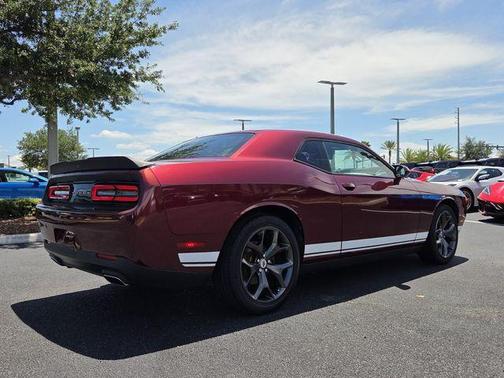 Octane Red Pearlcoat 2017 Dodge Challenger SXT
