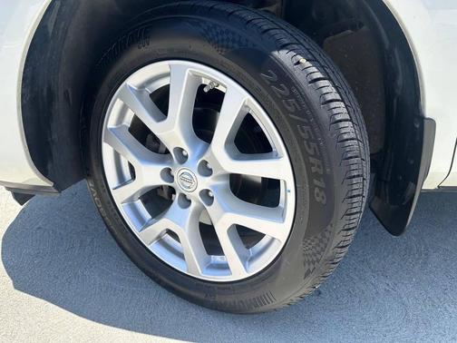 White 2013 Nissan Rogue SV w/SL Pkg