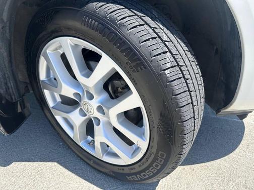 White 2013 Nissan Rogue SV w/SL Pkg