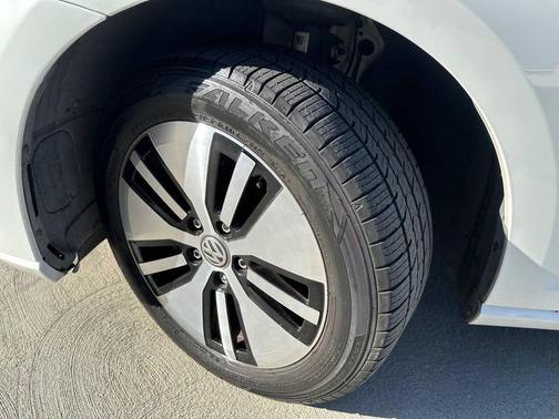 2019 Volkswagen e-Golf SE