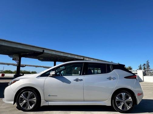 Brilliant Silver 2018 Nissan Leaf SL