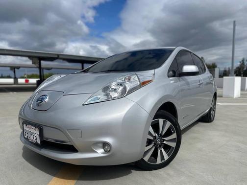 Silver 2017 Nissan Leaf SV 4dr Hatchback