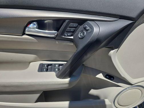 Still Night Pearl 2014 Acura TL Technology