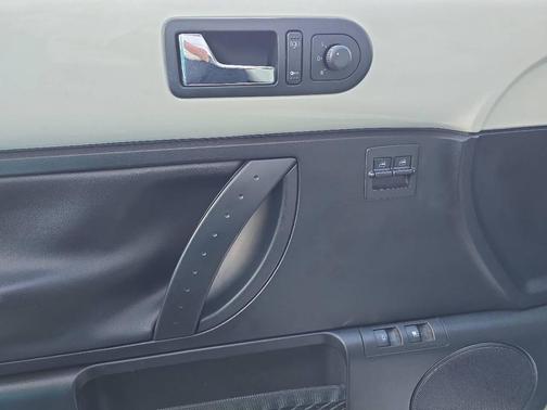 2008 Volkswagen New Beetle Triple White