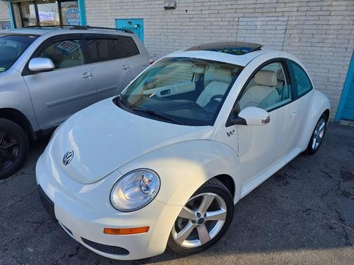 2008 Volkswagen New Beetle Triple White