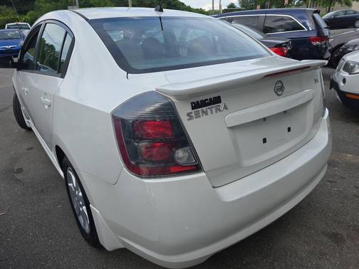 White 2011 Nissan Sentra 2.0 SR