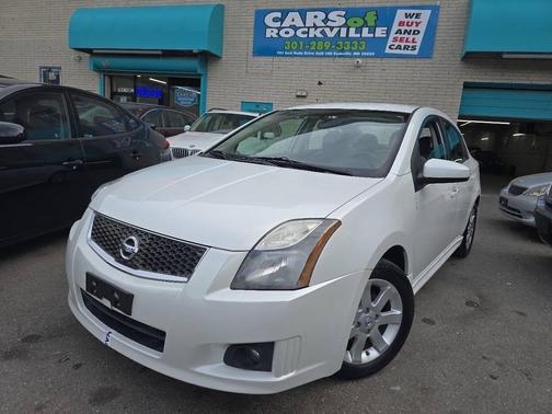 White 2011 Nissan Sentra 2.0 SR