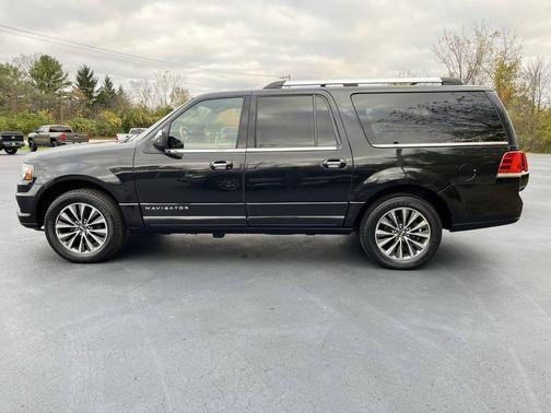 2015 Lincoln Navigator Base