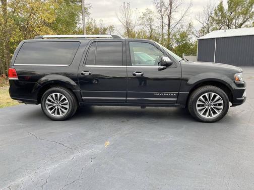 2015 Lincoln Navigator Base