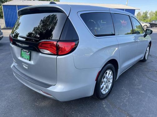 2023 Chrysler Voyager LX