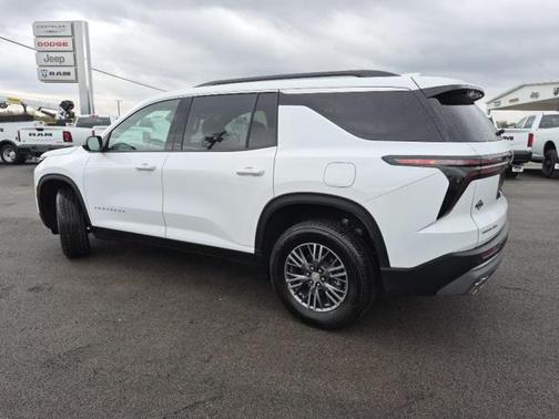 2025 Chevrolet Traverse LT