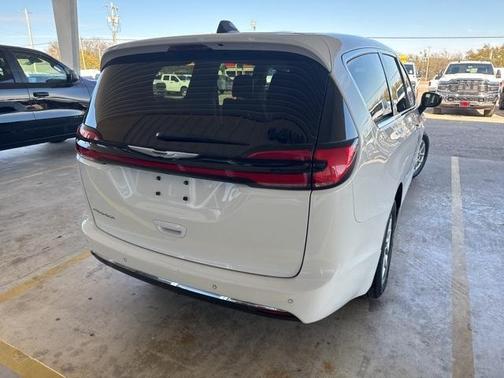 2023 Chrysler Pacifica Touring-L