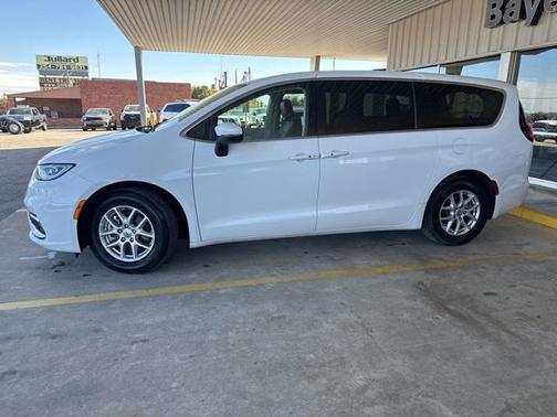 2023 Chrysler Pacifica Touring-L