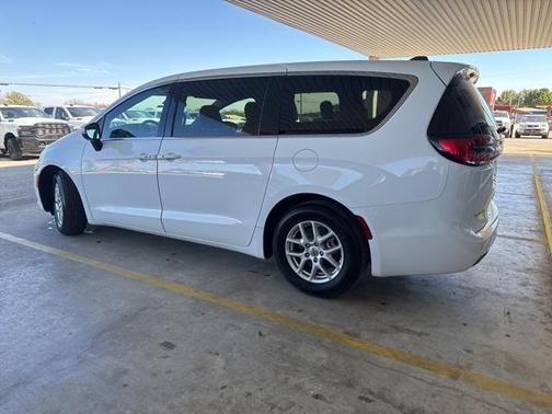 2023 Chrysler Pacifica Touring-L