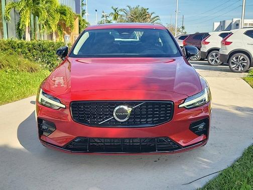 2023 Volvo S60 B5 Core Dark Theme