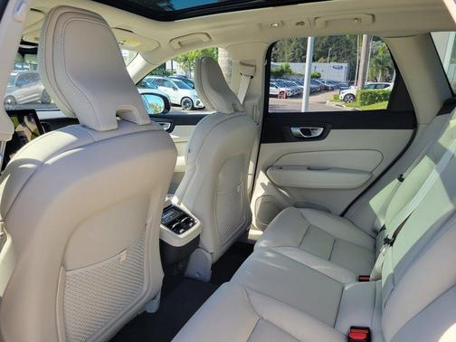 2026 Volvo XC60 B5 Ultra