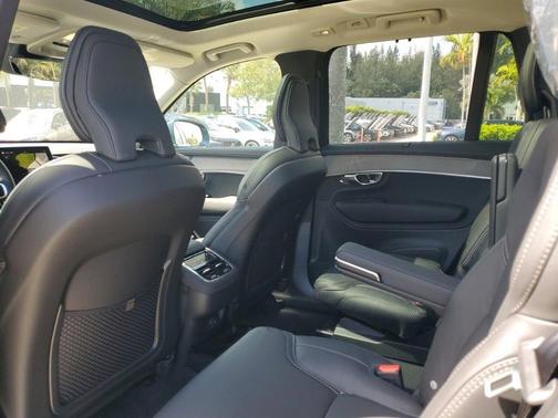 2025 Volvo XC90 B5 Ultra 6-Seater