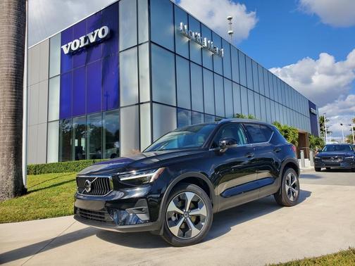 2025 Volvo XC40 B5 Plus Bright Theme