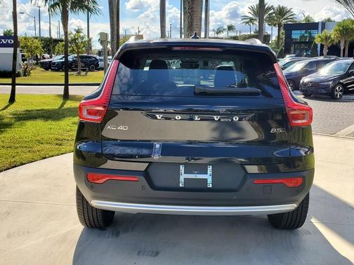 2025 Volvo XC40 B5 Plus Bright Theme