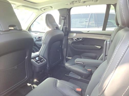 2025 Volvo XC90 B6 Ultra